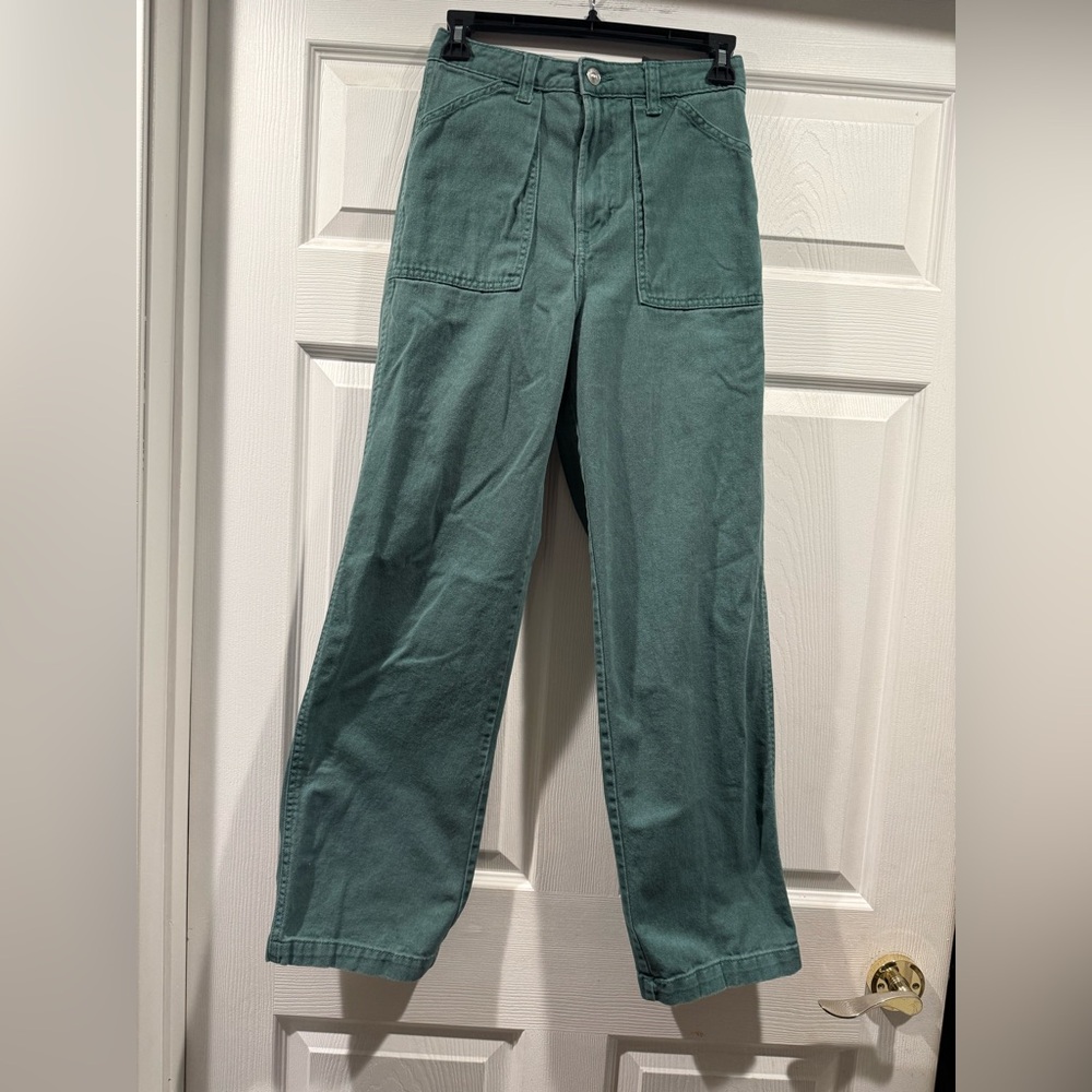H&M Green Straight Leg Women's Pants. Size 2